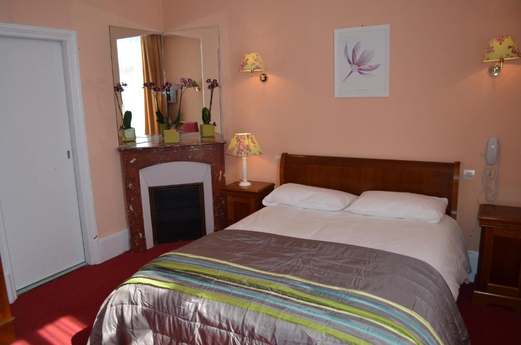 Hotel Le Beau Site Gien Room photo